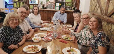 Gäste aus Harpenden zu Besuch in Alzey Essen im Restaurant
