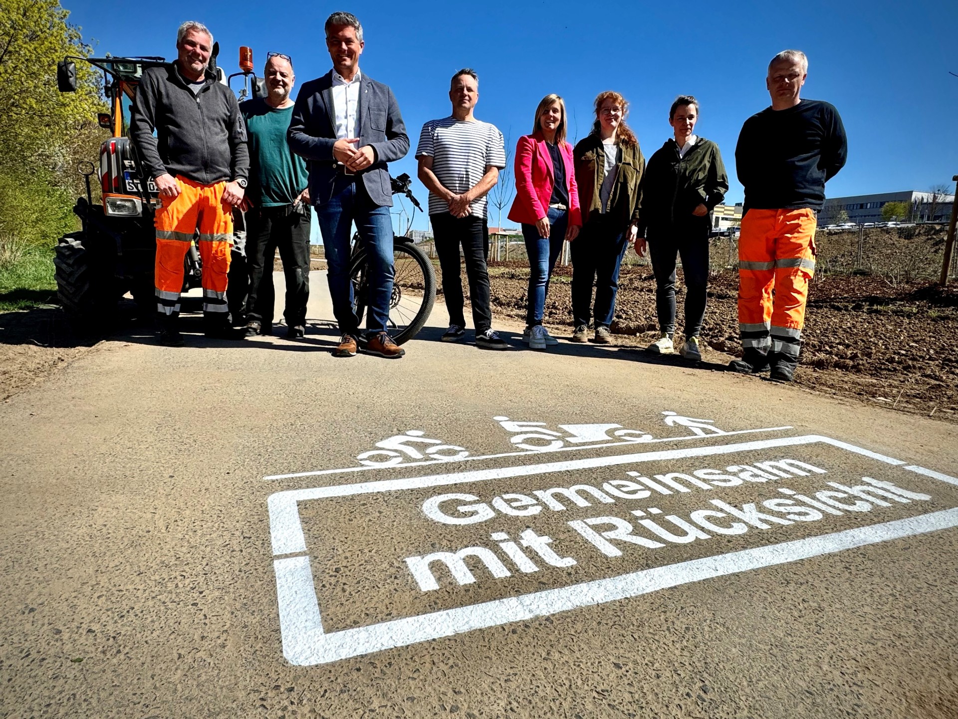 Piktogramm Gemeinsam mit Rücksicht zusehen sind Kreisentwickler Axel Abt, Bürgermeister Steffen Jung, Stadtentwicklerin Marie Wiegland, Karen Jäger von der Rheinhessen-Touristik GmbH und die Kreisbeigeordnete Stephanie Jung