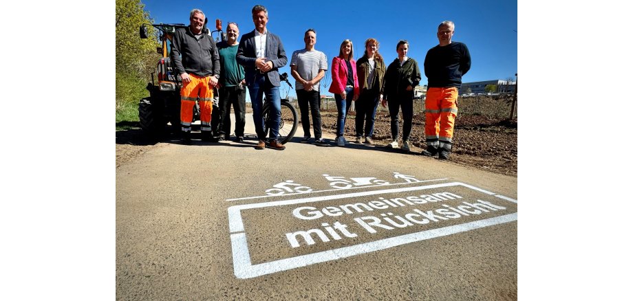 Piktogramm Gemeinsam mit Rücksicht zusehen sind Kreisentwickler Axel Abt, Bürgermeister Steffen Jung, Stadtentwicklerin Marie Wiegland, Karen Jäger von der Rheinhessen-Touristik GmbH und die Kreisbeigeordnete Stephanie Jung
