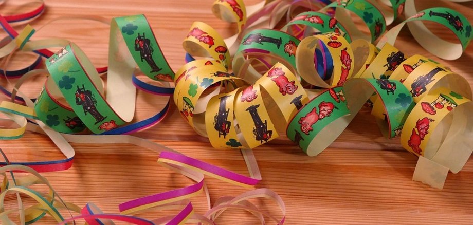 Verschiedene Bunte Luftschlangen.