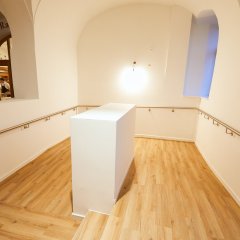 Ein Heller Leerer Raum in der Stadthalle.