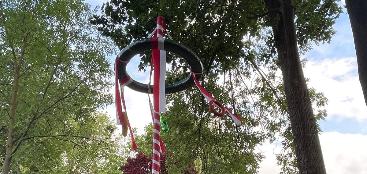 Aufstellen eines Kerbebaumes