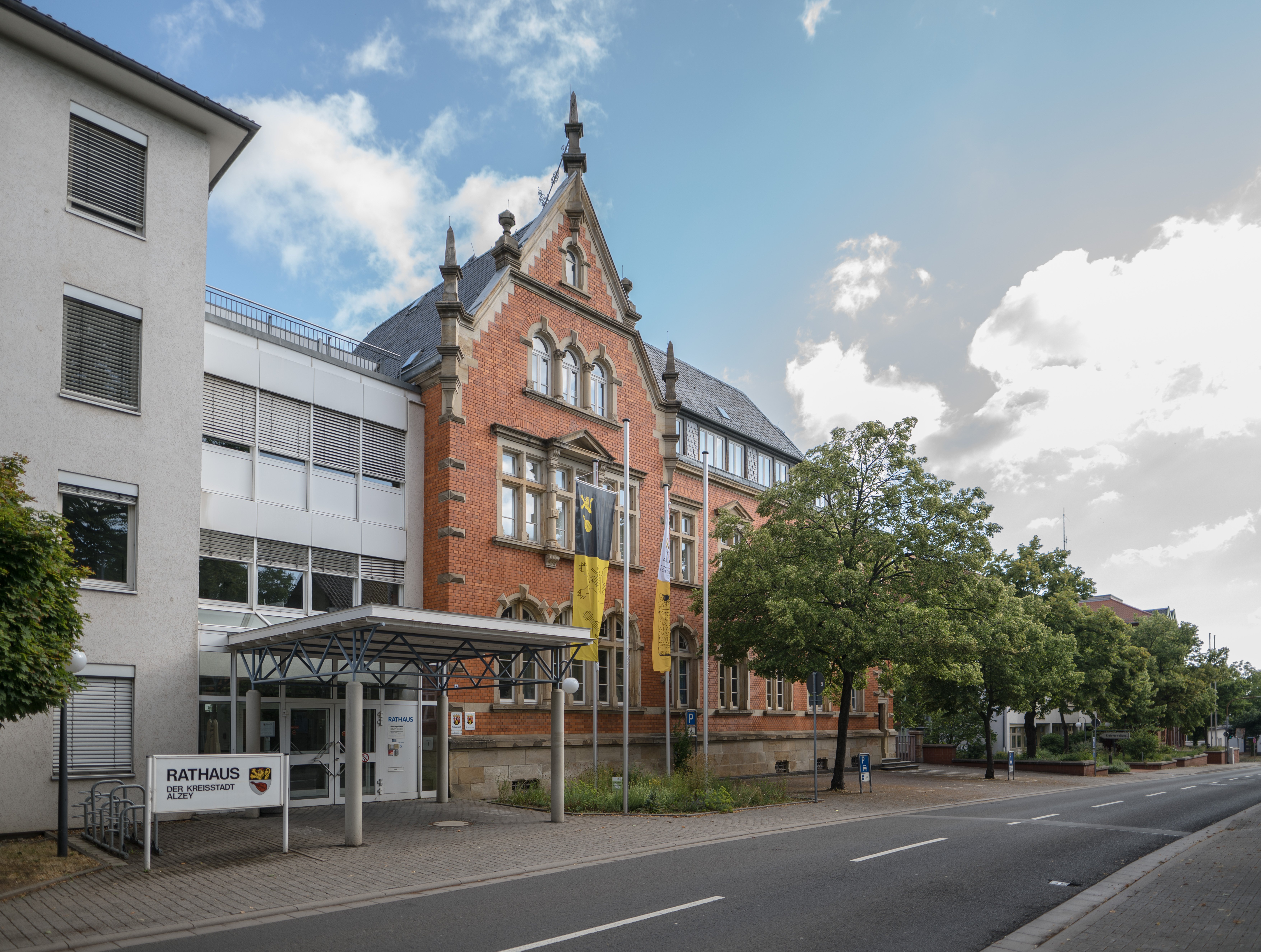 Stadtverwaltung Alzey von Vorne