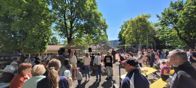 Eine rede von bürgermeister Steffen Jung bei einer Veranstaltung für die Städtebauförderung Soziale Stadt im Alzeyer Osten.